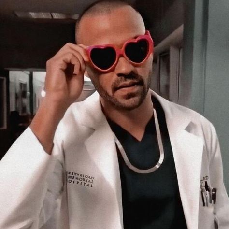 🩻🩺👩🏼‍⚕️greys👩🏼‍⚕️🩺🩻 on TikTok Jesse Williams, Cool Shades, Greys Anatomy, Short Videos, Anatomy, Shades, Grey's Anatomy