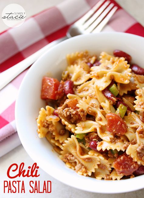 Chili Pasta Salad - Simply Stacie Chili Pasta, Garlic Dressing, Simply Stacie, Chili Mango, Pasta Dinners, Spicy Chili, Pasta Shapes, School Lunches, Easy Dishes