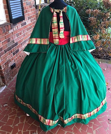 Dickens Christmas Carol, Christmas Caroling, Dickens Christmas, 19th Century Fashion, Charles Dickens, Christmas Carol, Happy Christmas, Christmas Party, 19th Century