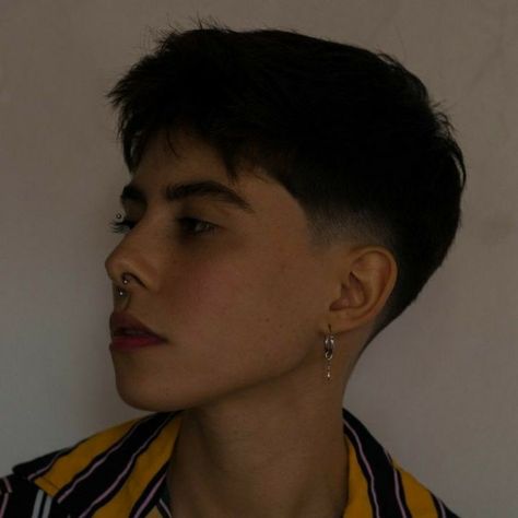 Short Hair Tapered Sides For Women, Short Hair Undercut Drop Fade, Tomboy Hairstyles Undercut, Transboy Haircut Straight Hair, Short Lesbian Hair Haircut, Super Short Hairstyle Women, Nb Makeup, Short Non Binary Haircuts, Female Fade Haircut