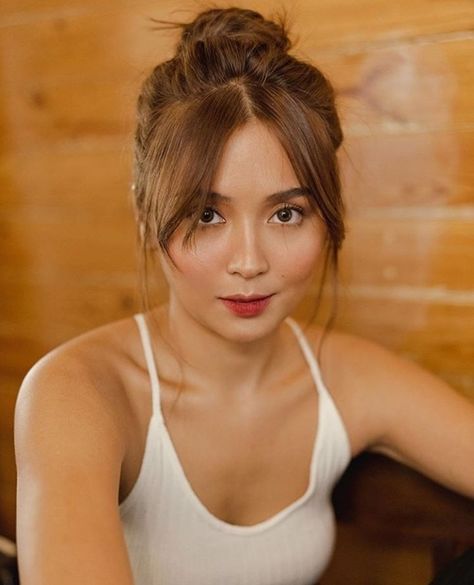 Kathryn Bernardo Hairstyle, Kathryn Bernardo Photoshoot, Filipiniana Dress, Daniel Padilla, Kathryn Bernardo, Shot Hair Styles, Girl Haircuts, Hair Inspo Color, Tao