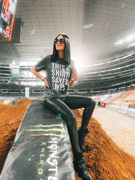 Supercross Outfit, Creative Date Night Ideas, Fatloss Transformation, Classy Coat, Dirt Biking, Lifestyle Dresses, Nova Fashion, Bike Girl, Motorcycle Quotes