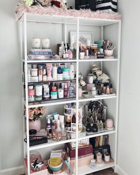 Ikea vittsjö shelf for organizing beauty products. So pretty  #ikea #ikeabedroomideas #organization #storage #storageideas #organizationideas #ikeadiy #vanityideas #vanity #bedroomdecor Elegant Dorm Room, Penyimpanan Makeup, Makeup Beauty Room, Cute Dorm Rooms, Apartment Diy, Youtube Design, Makeup Rooms, Room Decor Bedroom Teenage, Decor Minimalist