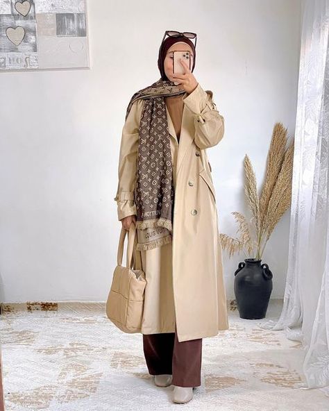 Coat Hijab Style, Trench Coat Outfit Hijab, Trench Coat Outfit, Hair Scarf Styles, Winter Fashion Outfits Casual, Fashion Outfits Casual, Diy Embroidery Patterns, Coat Outfit, Coats Women