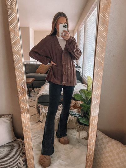 Leggings And Cardigan Outfit, Cardigan Leggings Outfit, Cozy Cardigan Outfit, Brown Leggings Outfit, Brown Cardigan Outfit, Leggings Work Outfit, Teacher Appropriate Outfits, Outfits With Flares, Chocolate Brown Cardigan