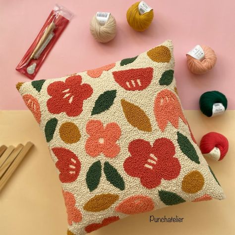 Flower Punch Needle, Punch Needle Cushion, Crochet Cushion Pattern, Needle Cushion, Flower Punch, Rug Hooking Designs, Needlepoint Pillow Kits, Beginner Embroidery, Beginner Embroidery Kit