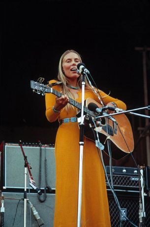 At the Isle of Wight--yellow+turquoise Isle Of Wight Festival, 60s Hippie, Joni Mitchell, Yellow Maxi, 70s Music, Female Musicians, Photographer Portfolio, 1970s Fashion, Folk Music