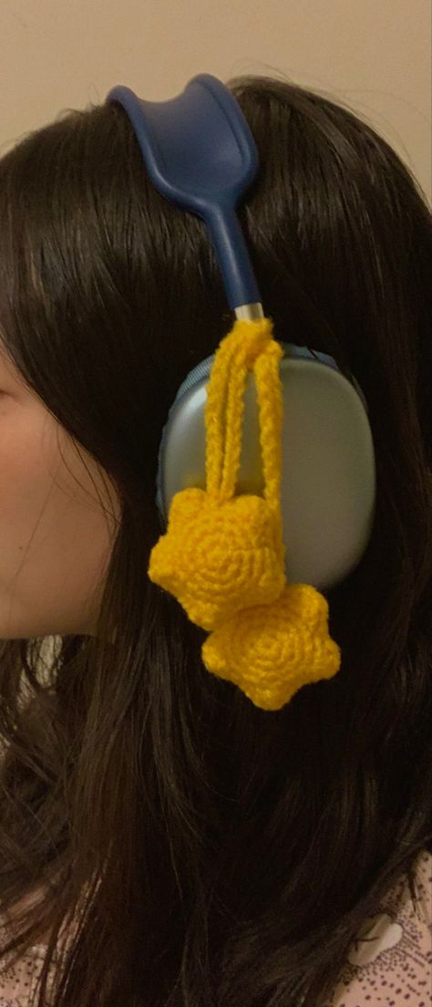 Headphones Covers Crochet, Crochet Patterns Headphones, Accessories For Headphones, Crochet Headphone Cover Aesthetic, Crochet Headphone Accessories Sprout, Crochet Headphone Decoration, Head Phone Crochet, Crochet Star Accessories, Crochet Tech Accessories