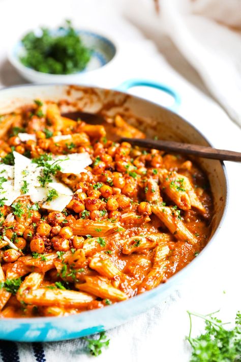 Chickpea Tomato, Spicy Chickpeas, Speed Up Your Metabolism, Basil Pasta, Chickpea Pasta, Yummy Pasta Recipes, Lentil Curry, Tasty Vegetarian Recipes, Pantry Items