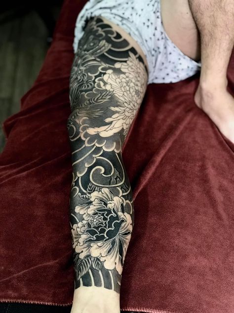 Japanese Leg Tattoo Men Design, Leg Sleeve Tattoo Male Japanese, Leg Tattoo Men Japanese Style, Yakuza Tattoo Leg, Leg Sleeve Tattoo Japanese, Japan Leg Tattoo, Japanese Tattoo Leg Sleeve, Japanese Style Leg Sleeve, Japanese Leg Sleeve Tattoo Men