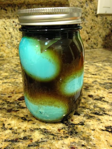 Smoked Pickled Eggs, tried some the other day and they were really good. I'll make these again ! Pickeled Eggs, Pickling Eggs, Picked Onions, Spicy Pickled Eggs, Pickled Items, Pickled Sausage, Pickled Quail Eggs, Picked Eggs, Smoked Eggs