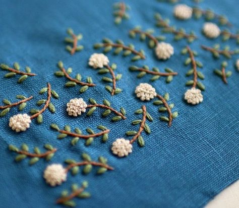 Embroidery Flowers With Beads, Embroidery On Blue Fabric, Hand Embroidery For Kurti, Blue Embroidery Flowers, Hand Embroidered Clothes, Small Embroidery Designs, Embroidery Video, Small Embroidery, Kurti Embroidery Design