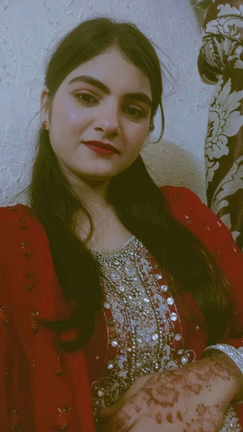 Grill Pic, Fake Wedding Snaps Indian, Indian Wedding Snapchat Story, Fake Pakistani Snaps, Pakistani Grill Pic, Aiza Khan Wedding, Grils Pic Pakistani, Big Rangoli Designs, Children Photography Poses