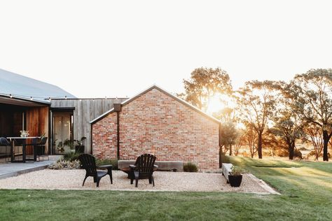 Peek inside Booken House | Booken Blend Booken Blend, Sustainable House Design, Off Grid House, Passive Design, Modern Barn House, Shed Homes, Modern Barn, Eco House, Australian Homes