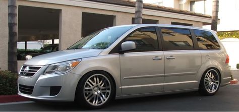 Volkswagen Routan lowered Volkswagen Routan, German Engineering, Vw Cars, Pretty Cars, Mini Van, Automatic Transmission, Car Door, Caravan, Volkswagen