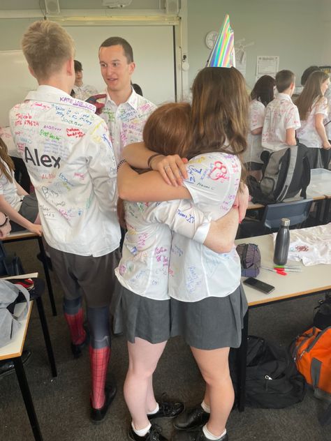 Last Year Of School Aesthetic, Last Day Of School Aesthetic, Year 11 Leavers, Leavers Day, Seniors 2025, Leavers Shirt, School Leavers, Alex G, Friend Poses Photography