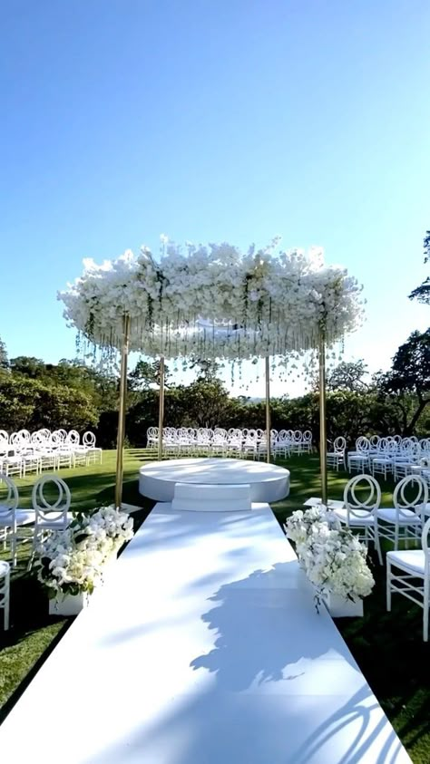 tantawanbloom on Instagram: This ceremony design was so massive and beautiful . Congratulations Briana and Marc.. 06.18.22 San Francisco. . . . . . . . . Planner:… Ceremony Platform Wedding, Platform For Wedding Ceremony, Circle Stage Design, Outdoor Ceremony Backdrop, Wedding Structures, Circle Ceremony, Beach Wedding Setup, Ceremony Backdrop Outdoor, Classic Wedding Themes