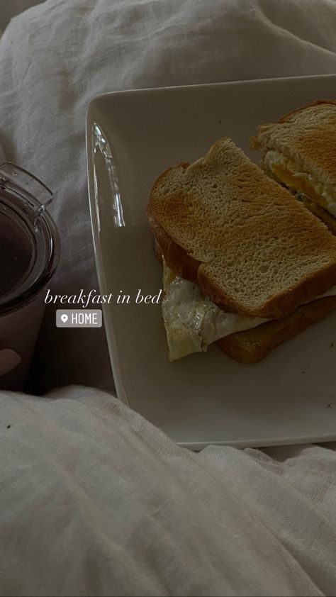 Egg sandwich on a white plate in white bed sheets with text breakfast in bed and home. Breakfast Aesthetic Caption, Lunch Ig Story Ideas, Home Breakfast Aesthetic, Bed Captions Instagram, Lunch Time Instagram Story, Sunday Breakfast Aesthetic, Breakfast Aesthetic Mornings Instagram, Cozy Instagram Stories, Breakfast Story Ideas