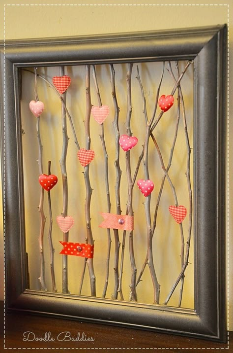 Twig Crafts, Picture Frame Crafts, Twig Art, Diy Valentine's Day Decorations, Diy Valentines Decorations, Diy Picture Frames, Diy Valentine's Day, Valentines Decor, Valentines Crafts