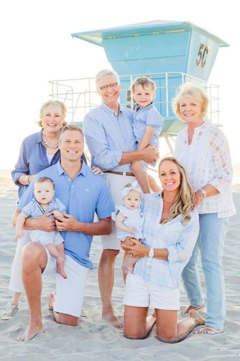 Family Portrait Photography Poses, Family Beach Pictures Outfits, Pictures On The Beach, Beach Picture Outfits, Big Family Photos, Beach Photography Family, Family Beach Portraits, Beach Photo Session, Gray Photography