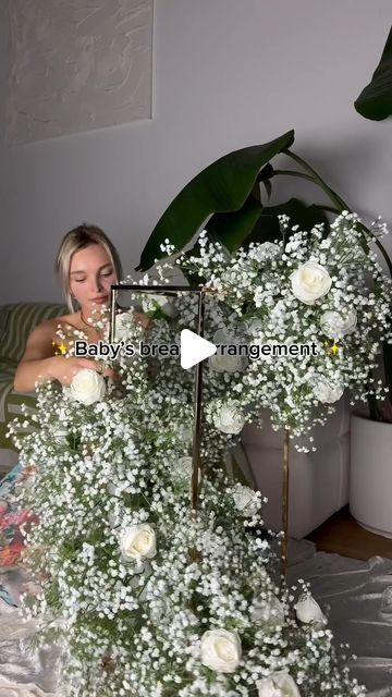 Wedding Chicks® on Instagram: "This Baby’s Breath arrangement is 100% doable.  @katty_ferretti  Uses  5 packs of baby's breath 1 pack of roses to create this and has supplies listed in her link in bio, jump over to her IG to see so many more fabulous DIY wedding floral ideas   #diywedding #diyflorals # babysbreath #weddingideas #diy" Baby Breath Baby Shower Decor, Baby’s Breath Centerpiece Diy, Babysbreath Decor Wedding, Baby Breath Arrangement, Baby's Breath Aesthetic, Baby’s Breath Wedding Decor, Babies Breath Centerpiece, Babys Breath Aesthetic, Baby Breath Centerpiece