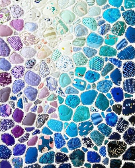 About — Exhausted Octopus Pebble Quilt, Seaglass Quilt, Sea Quilt, Glass Pebbles, Quilt Modernen, Quilting Videos, Start Quilting, Sea Glass Art, Scrappy Quilts