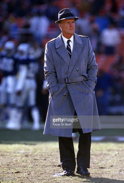 Head coach Tom Landry of the Dallas Cowboys looks on during pre-game warm ups before an NFL football game circa 1980. Landry coached the Cowboys from 1960-88. Texas Icons, Nfl Legends, Tom Landry, Fantasy Football Trophy, Cowboys Players, Dallas Cowboys Pictures, Dallas Cowboys Players, Dallas Cowboys Football Team, Longhorns Football