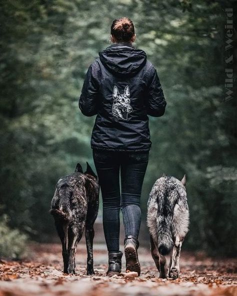 Dog Training Photography, Dog Handler Aesthetic, Dog Trainer Photoshoot, Dog Trainer Aesthetic, Dog Training Aesthetic, Trainer Aesthetic, Mean Dog, Herding Dogs Breeds, Walking Together