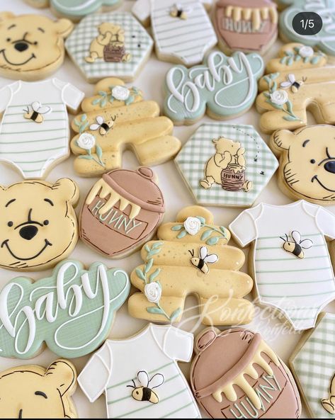 Pooh Baby Shower Cookies, Bear Baby Shower Cookies, Winnie The Pooh Themes, Idee Babyshower, Baby Shower Theme Decorations, Baby Shower Deco, Disney Baby Shower, Winnie The Pooh Birthday, Decorated Sugar Cookies