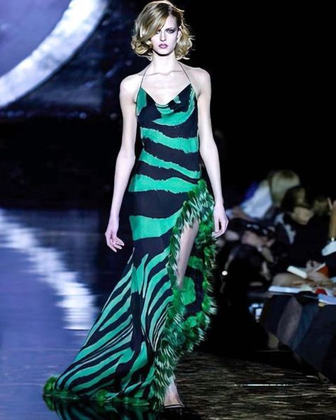 Vintage Roberto Cavalli, Roberto Cavalli Dress, Runway Fashion Couture, Star Girl, Roberto Cavalli, Couture Fashion, Runway Fashion, Spring Fashion, Halter Dress