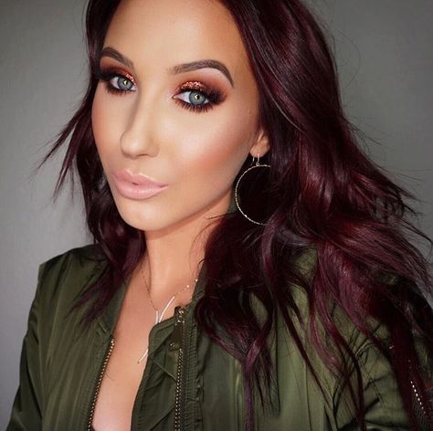 Jaclyn Hill Jaclyn Hill Makeup Tutorials, Jaclyn Hill Makeup, Wine Hair, Red Hair Don't Care, Dark Red Hair, Jaclyn Hill, Burgundy Hair, Auburn Hair, Hair Color Balayage