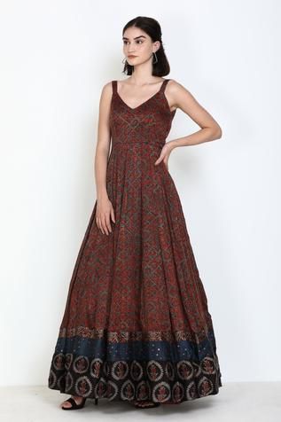 Shop for Zariya the Label Brown Modal Ajrakh Print Gown for Women Online at Aza Fashions Luxury Floor-length Kalamkari Print Dresses, Kari Glen Dresses Casual, Strappy Gown, V Neck Gown, Long Blouse Designs, Ajrakh Prints, Sari Dress, Gown For Women, Stylish Short Dresses