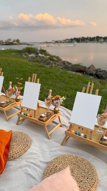 Sip And Paint Business, Craft Event Ideas, Sip And Paint Table Set Up, Painting Date With Friends, Sip And Paint Picnic Setup Ideas, Paint Night Set Up, Birthday Picnic Ideas For Him, Art Night With Friends, Cute Activities To Do With Friends