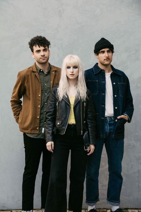 Trio Photoshoot, Band Poses, Paramore Band, Group Picture Poses, Band Photoshoot, Paramore Hayley Williams, Group Picture, Band Photography, Photoshoot Idea