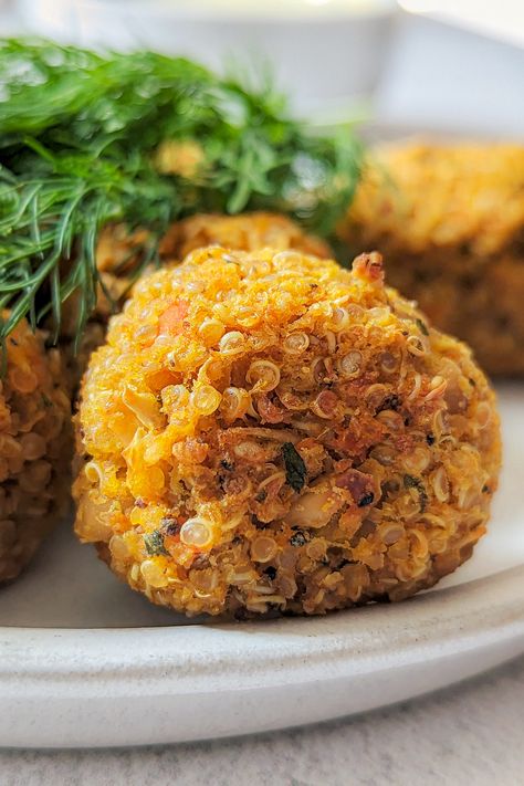 Quinoa Balls 13 Quinoa Balls Recipes, Vegan Spinach Balls, Sweet Quinoa Recipes, Whole Plant Based Diet, Baked Quinoa, Quinoa Balls, Vegan Quinoa Recipes, Quinoa Snacks, Veggie Balls