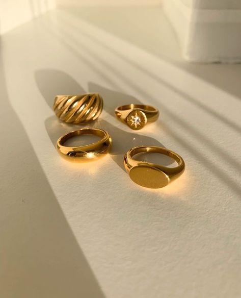 Jewellery Aesthetic, Expensive Jewelry Luxury, Gold Jewelry Simple Necklace, Accesories Jewelry, Gold Girl, Gold Rings Fashion, Golden Ring, Gold Jewelry Simple, Fame Dr