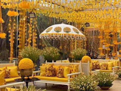 California Indian Wedding, Indian Wedding Ceremony Decor, Backyard Mehndi, Sundowner Decor, Mehndi Event, Marigold Wedding, Haldi Decoration Ideas, Haldi Ceremony Decorations, Mehendi Decor Ideas