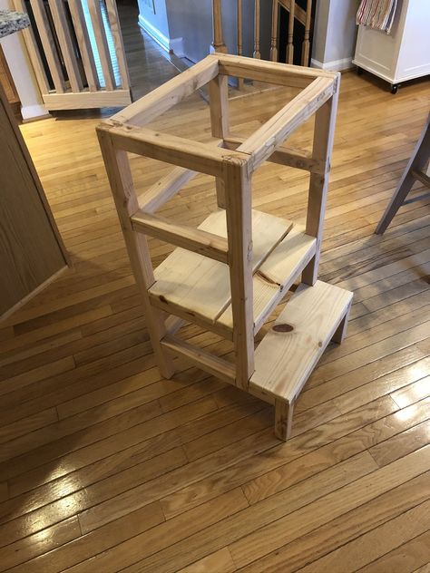 Diy Helper Tower, Diy Toddler Stool For Kitchen, Kitchen Helper Stool Diy Plans, Kitchen Helper Stool Diy, Diy Kitchen Helper, Kitchen Stools Diy, Diy Step Stool, Kitchen Helper Stool, Toddler Kitchen Stool