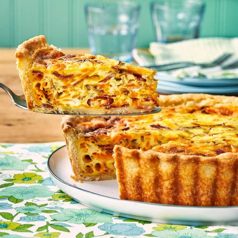 plate of bacon and onion quiche Bacon Onion Quiche, Cowboy Quiche, Caramelized Onion Quiche, Onion Quiche, Quiche Pan, Friends Ideas, Real Cowboys, Best Pasta Salad, Creative Cooking