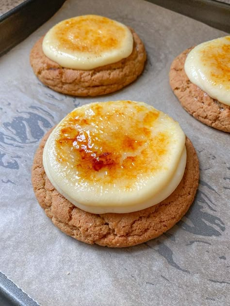 Creme Brulee Cookie Recipe, Creme Brulee Cookie, Cheesecake Factory Oreo Cheesecake, Brulee Desserts, Ash Baber, Creme Brulee Desserts, Dinner Party Dishes, Bakery Cookies, Recipes For Cookies