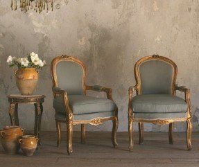 French Style Chairs, French Country Living, Rustic Furniture Diy, Carved Chairs, French Arm Chair, Arm Chair Styles, French Style Furniture, Style Français, French Chairs