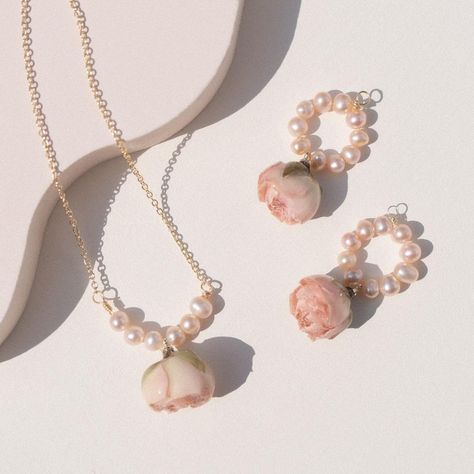 Take time to smell the roses🌷🌷 Happy Friday💕 -- I'm so excited about what I'm working on right now and just can't wait to show you😄… Pearls Dress, Real Rose, Real Flower Jewelry, Mini Pink, Flower Resin, Rose Jewelry, Pink Jewelry, Fancy Jewellery, Floral Necklace