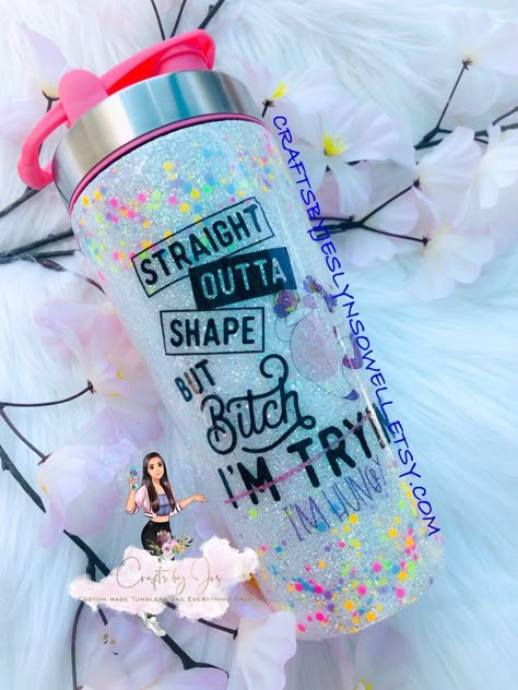 Personalize Mugs, Glitter Wallpaper Iphone, Yeti Cup Designs, Tumbler Cups Personalized, Tumblr Cup, Protein Shaker Bottle, Short Friendship Quotes, Glitter Bottle, Glitter Tumbler Cups