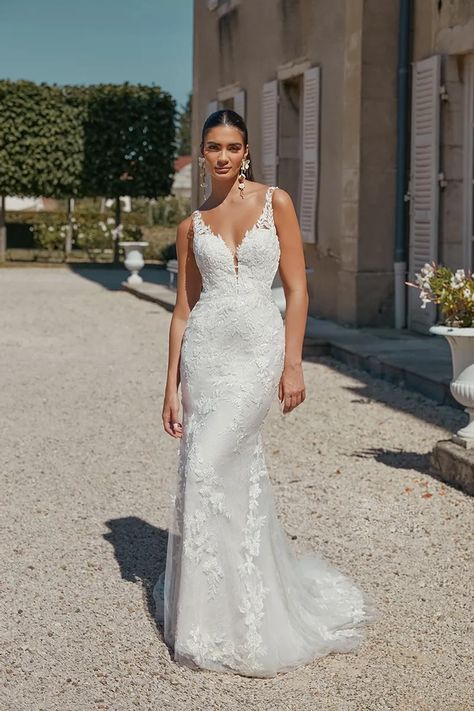 Justin Alexander Sincerity 44465. Classic Lace Wedding Dress, Lace Fitted Wedding Dress, Sincerity Wedding Dress, Square Neckline Wedding Dress, Girls Bridesmaid Dresses, Wedding Dresses With Straps, Justin Alexander, V Neck Wedding Dress, Wedding Dresses Beaded