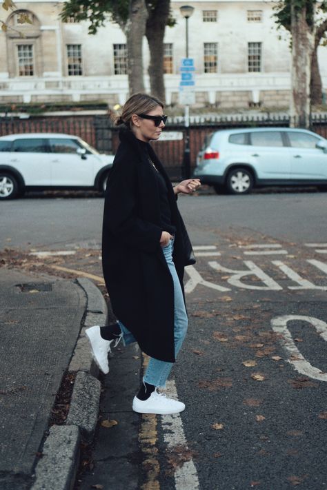 Socks are Cool Socks And Sneakers Street Style, Sneakers With Socks Outfits, Sneakers And Socks Outfit, Black Coat Outfit Winter, Jeans And Sneakers Outfit, Socks And Jeans, Black Coat Outfit, Winter Sneakers Outfit, Emma Hill