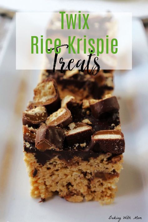 Delicious classic rice krispie treats with a twist. Twix candy bars and peanut butter blend to make a classic favorite unique. Twix Rice Krispie Treats, Rice Crispy Recipes, Rice Krispie Treats Variations, Treats With Peanut Butter, Rice Krispie Pops, Homemade Rice Krispies, Krispie Treats Christmas, Twix Candy, Krispy Treats Recipe