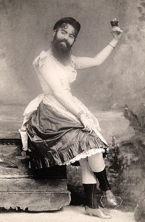 Annie Jones raising a glass. Annie Jones (1860 – 1902) was an American bearded woman, born in Virginia. She toured with showman P.T. Barnum as a circus attraction. Photo c.1888. It is unconfirmed if this was a case of hirsutism or a genetic condition. In 1902, Jones herself died of tuberculosis. Vintage Bizarre, Cirque Vintage, Circus Sideshow, Human Oddities, Creepy Vintage, Circus Performers, Bearded Lady, Slide Show, Vintage Circus