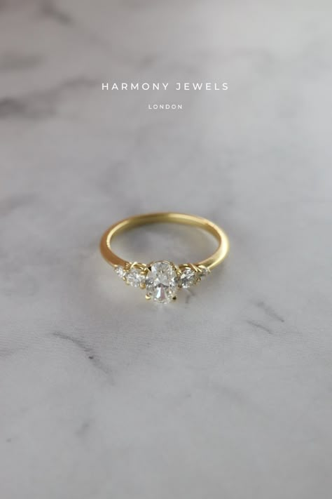 Scalloped Wedding Ring, Strong Engagement Rings, Five Diamond Engagement Ring, Subtle Wedding Rings, Non Basic Wedding Rings, Small Stone Wedding Ring, Gold Wedding Rings Dainty, Gold Diamond Rings For Women Engagement, Simple Elegant Wedding Rings Gold