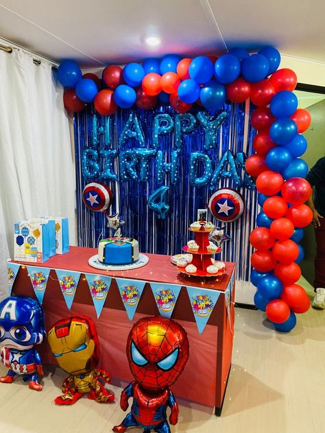 Avengers Birthday Party Balloons, Marvel Theme Party Decoration, Spiderman Birthday Theme Ideas, Birthday Spiderman Decoration, 4 Th Birthday Party Boy, Spiderman Themed Birthday Party, Spider Man Birthday Decoration, Spiderman Decorations Birthdays, Superman Themed Birthday Party