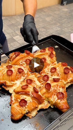 946K views · 5.8K reactions | Croissant Pizza au Pepperoni ! Une fusion parfaite entre pizza et viennoiserie 🍕🥐 | Chefclub Croissant Pizza, Pizza Croissant, Pizza Pepperoni, Flatbread, Pepperoni Pizza, Backyard Landscaping, Diner, Landscaping, Pizza